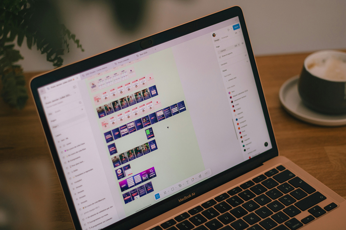 Edición de vídeo corto con motion graphics en un portátil